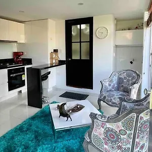 Apartamento Acogedor Estudio Privado En Zona Tranquila, Bogotá